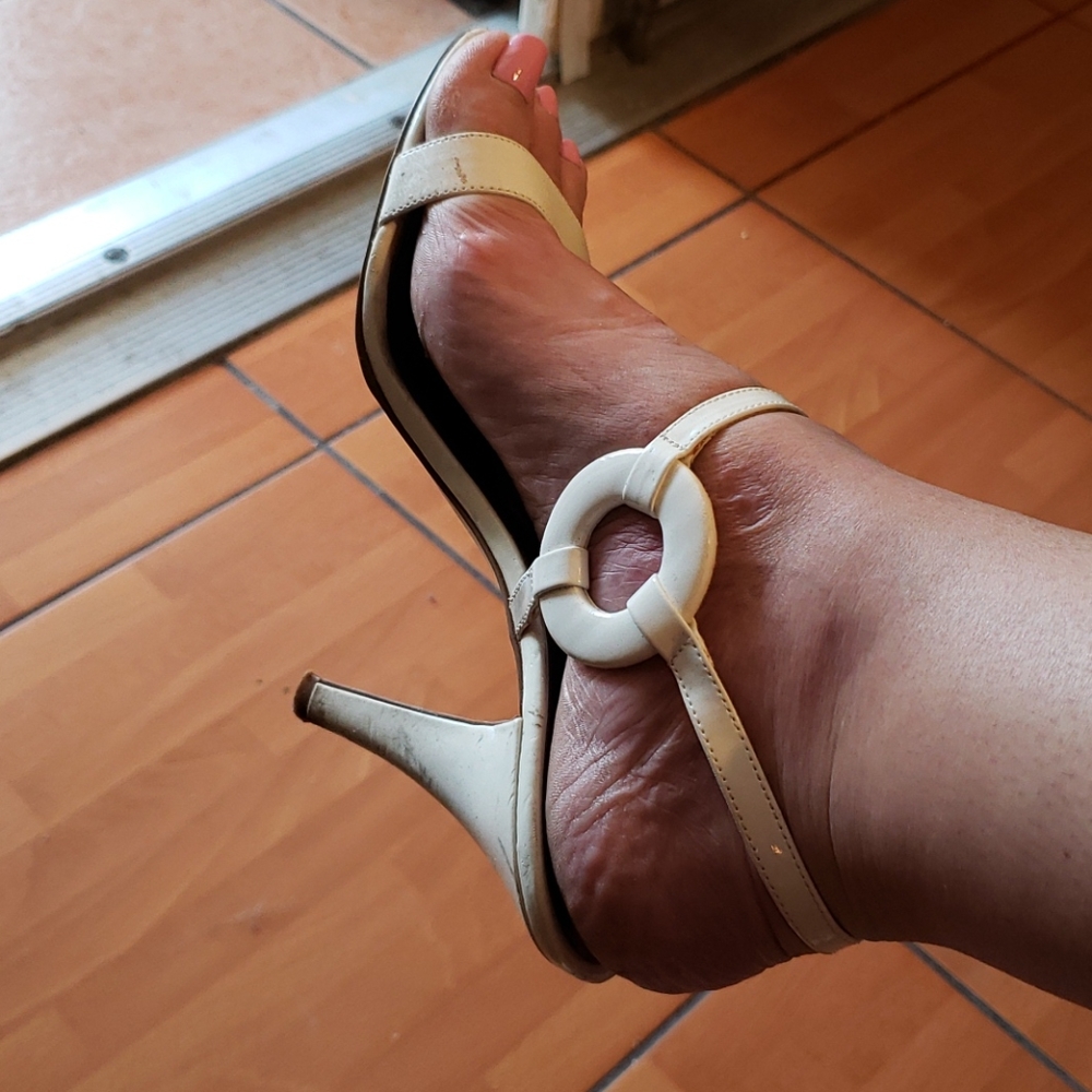 Women's dress shoes